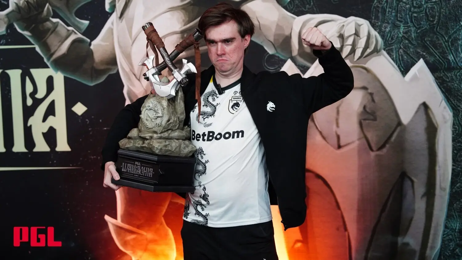 Miposhka with the PGL Wallachia Season 1 trophy.