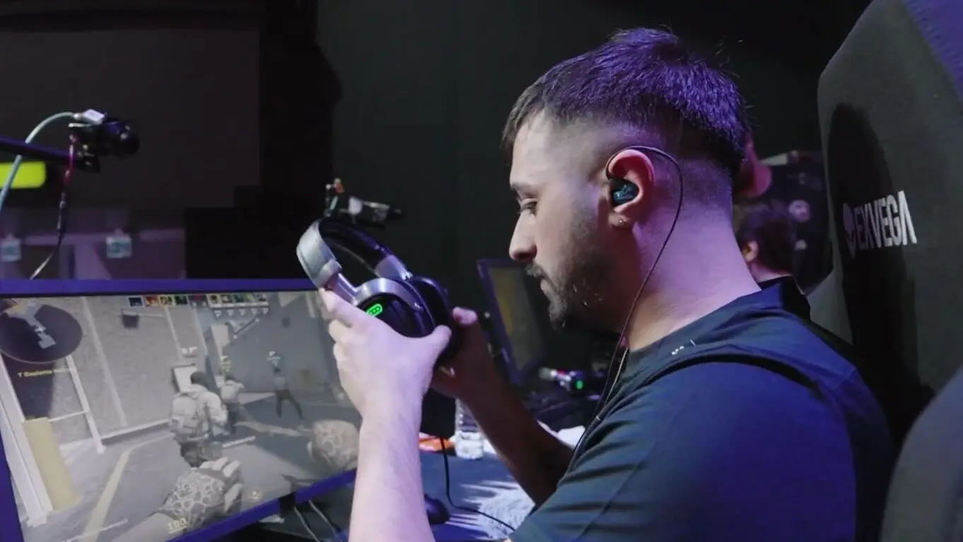 Esports player Mert “Mertowsk1” Burtgil.