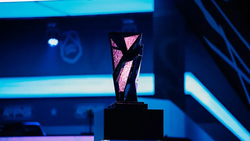 The trophy for the FISSURE PLAYGROUND — CS tournament series