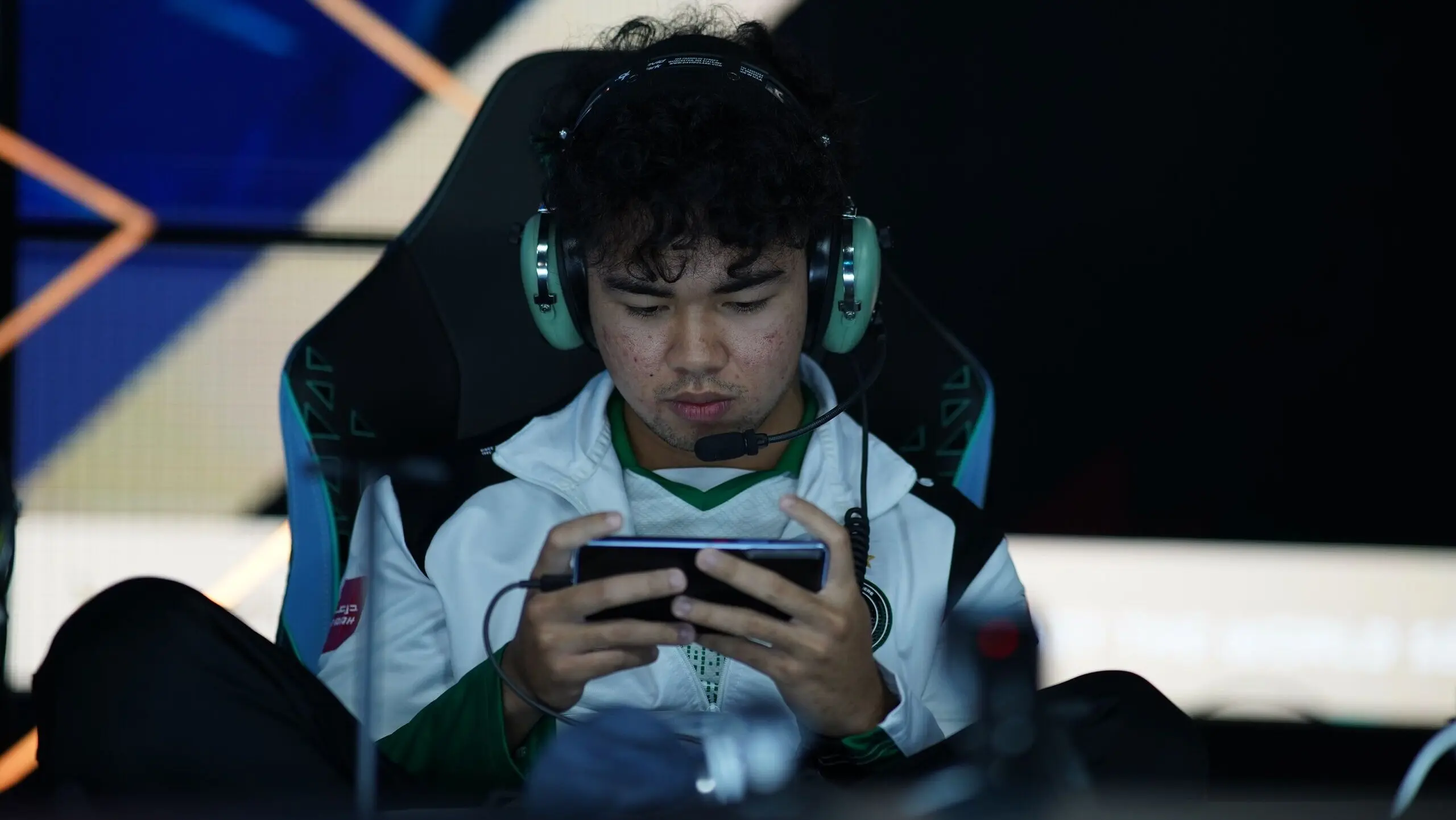 Team Falcons Jungler Bien “Boyet” Chumesera.