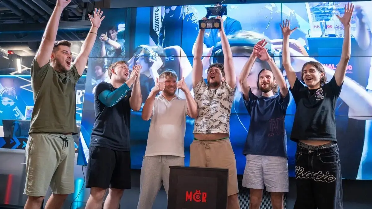 Photo of the JAM players and coach from the tournament