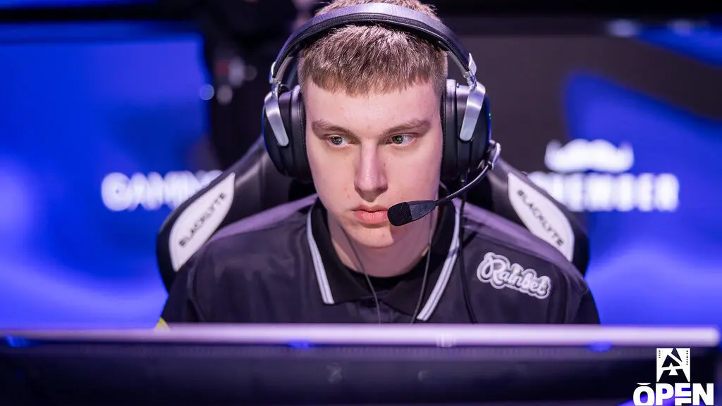G2 Esports marksman Artem “r1nkle” Moroz.