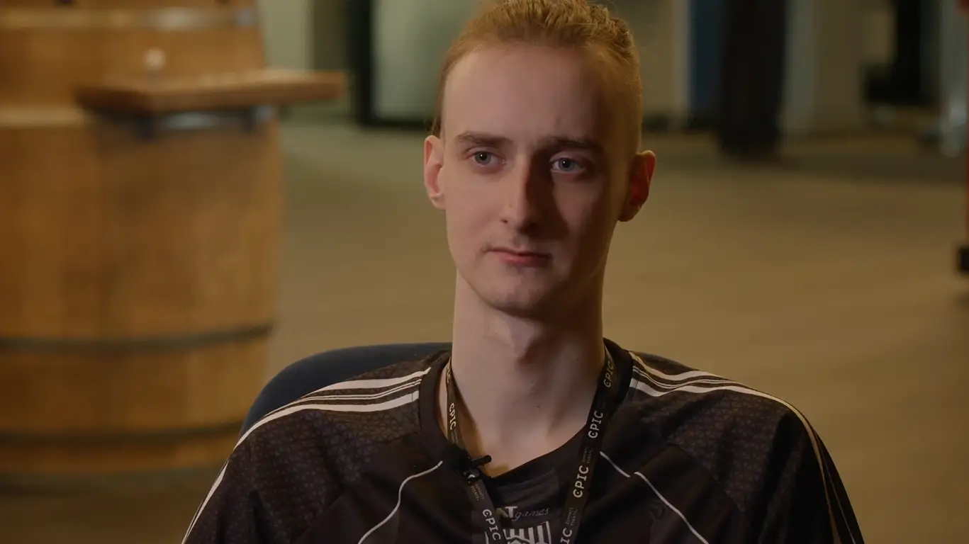 Maniak gives an interview to OFFSTAGE