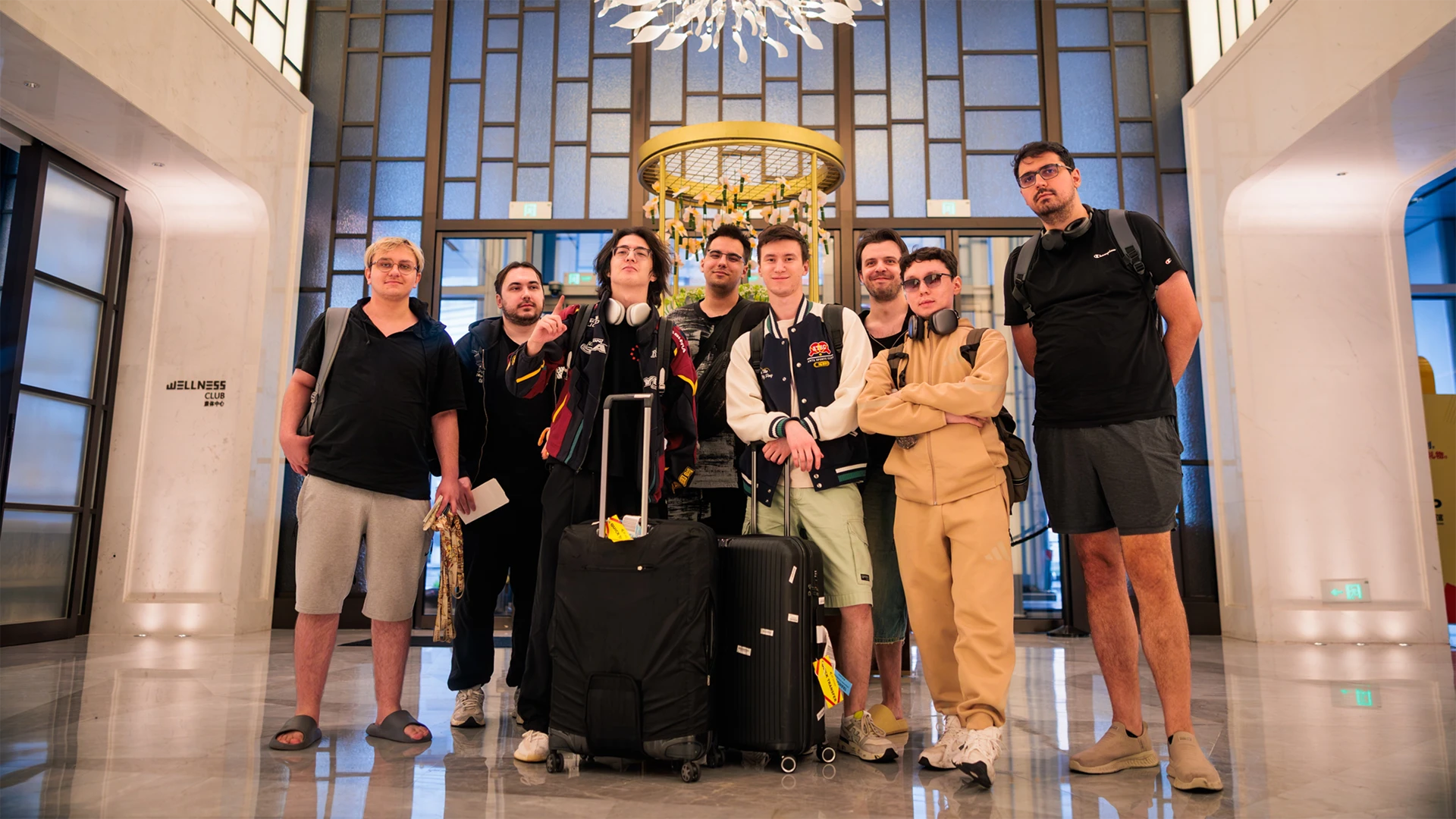 Group photo of Team Yandex’s Dota 2 players in Shanghai