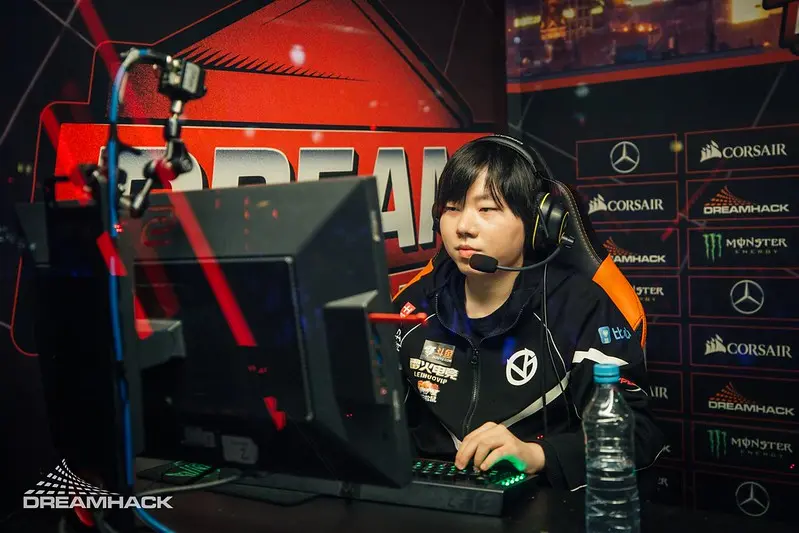 Paparazi灬 at DreamLeague Season 13