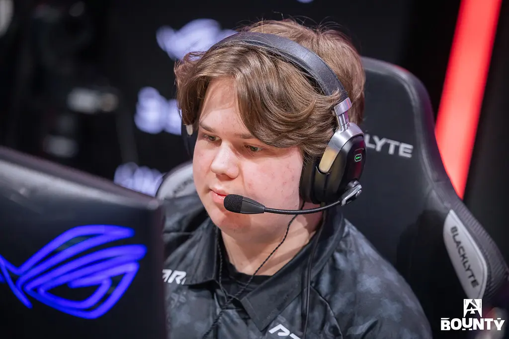 Ivan “zweih” Gogin at a tournament.