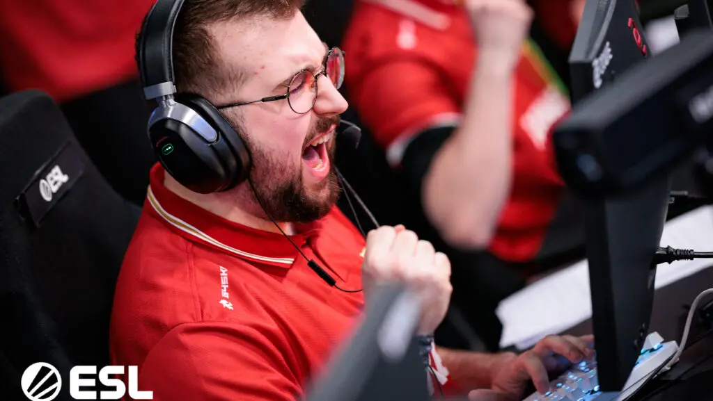 Adam “torzsi” Torzash.
