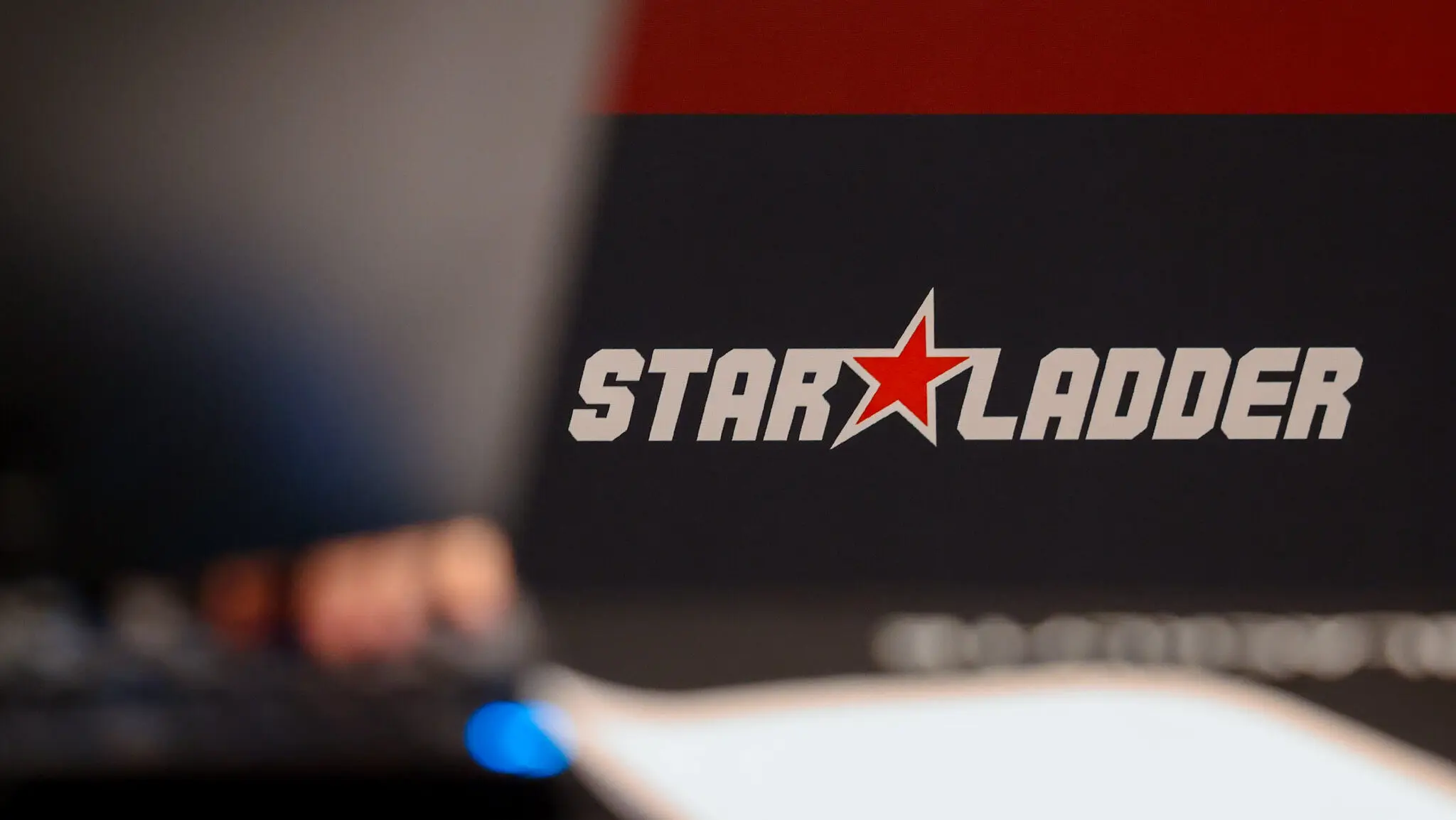 The StarLadder logo.