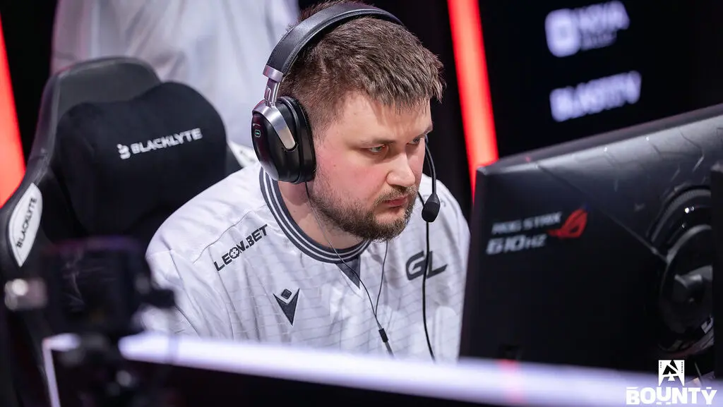 Janusz “Snax” Pogozhelski.