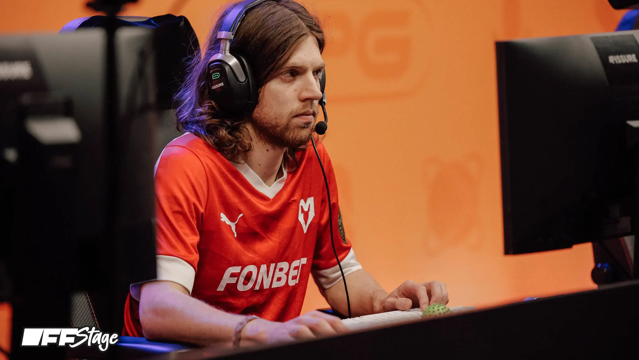Seleri is playing for MOUZ at FISSURE PLAYGROUND 2 — DOTA.