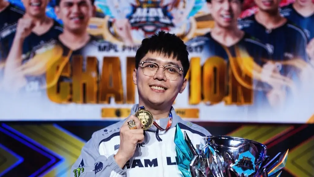 Team Liquid PH coach Ong Wei “Aeon” Shen.